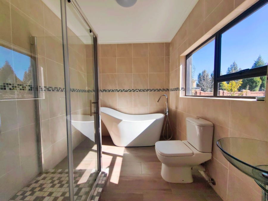 5 Bedroom Property for Sale in Grimbeeck Park North West